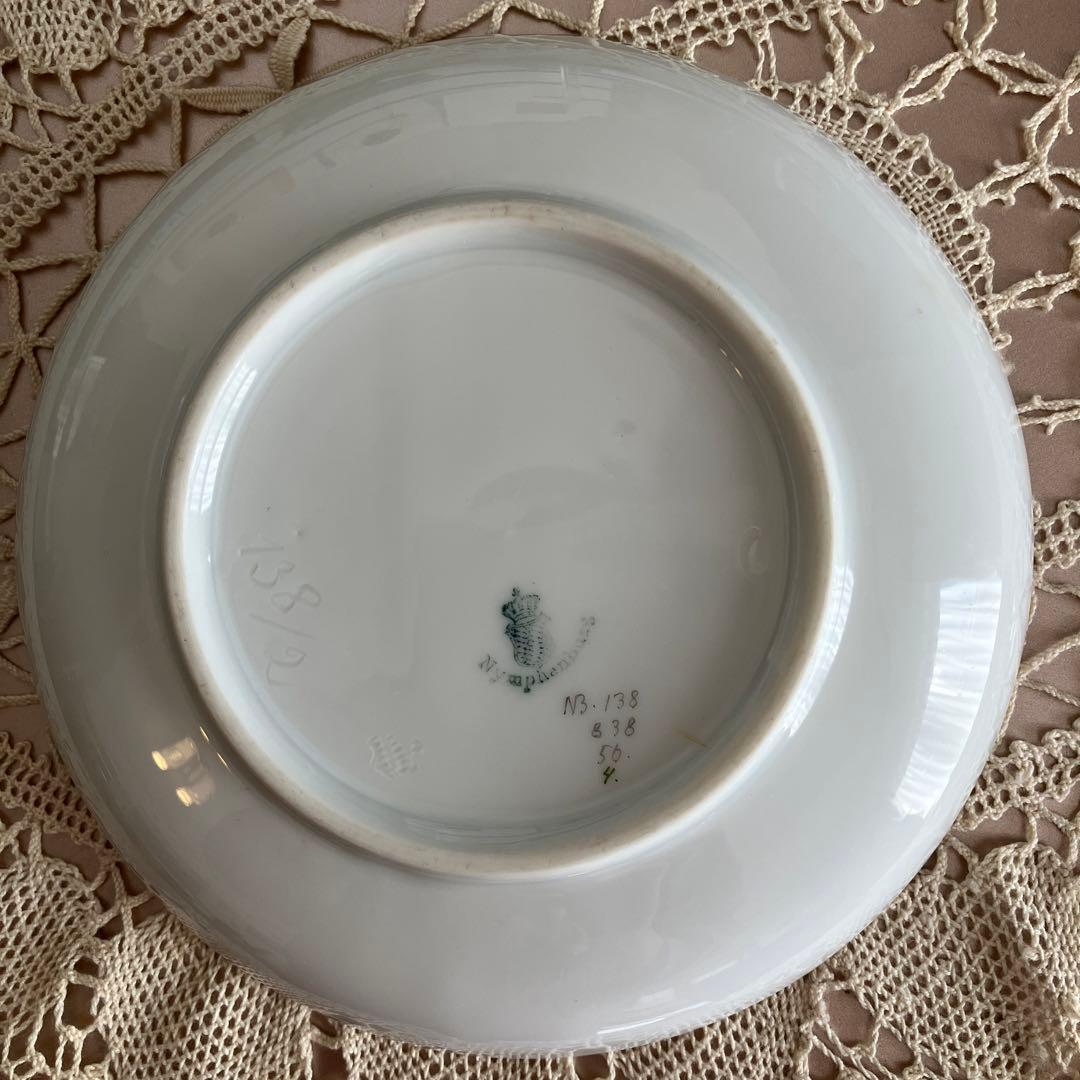 ニンフェンブルグ　アンティーク　ストライプと花束のトリオ