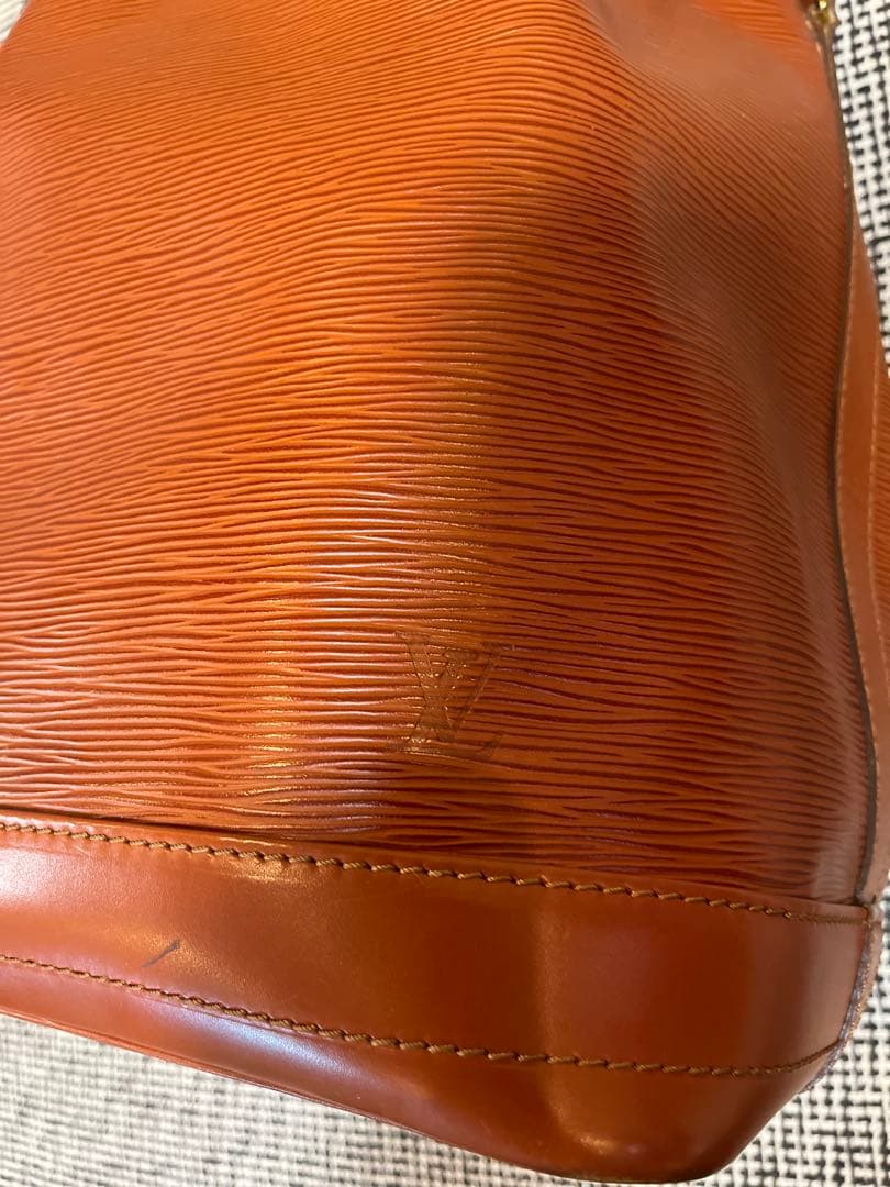 ルイヴィトン ショルダーバッグ エピ ノエ ポシェット付　 巾着型　ブラウン