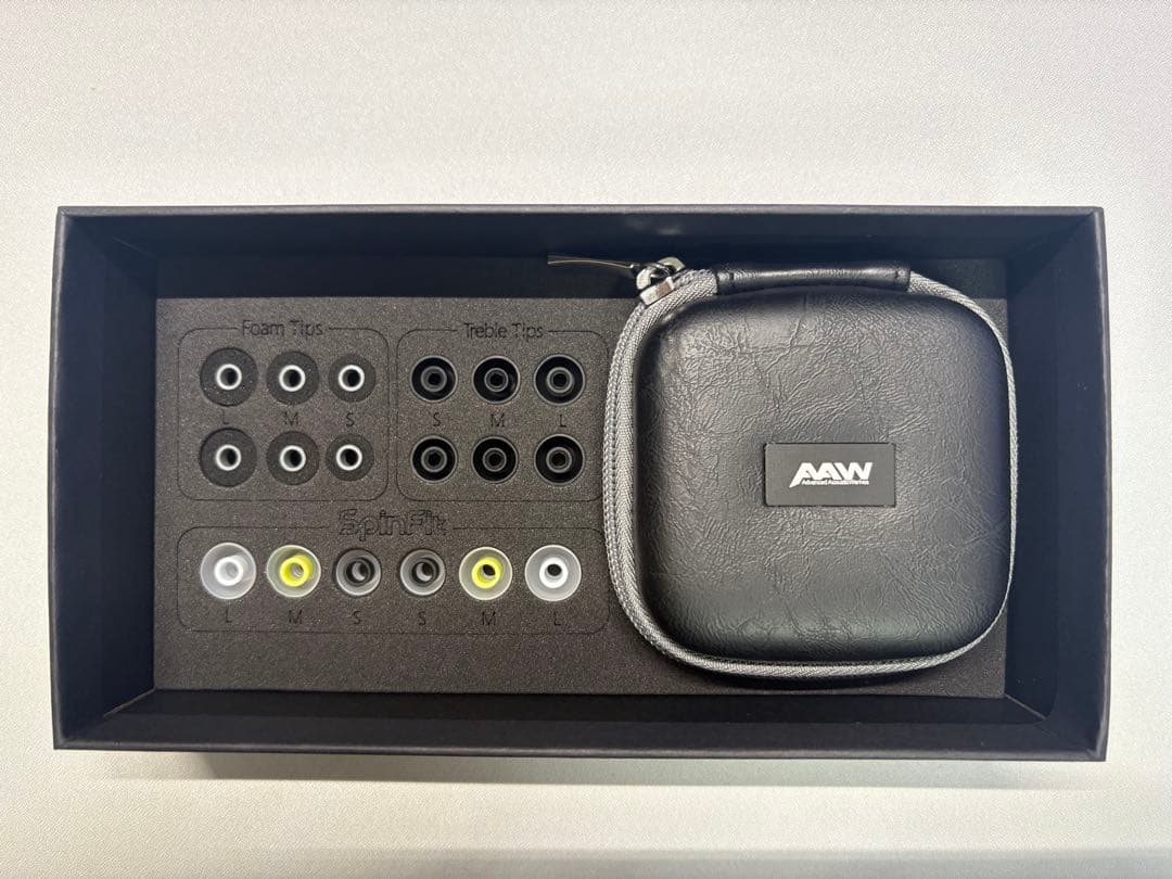 イヤホン AAW Z06 Blanc Edition(Universal Fit)