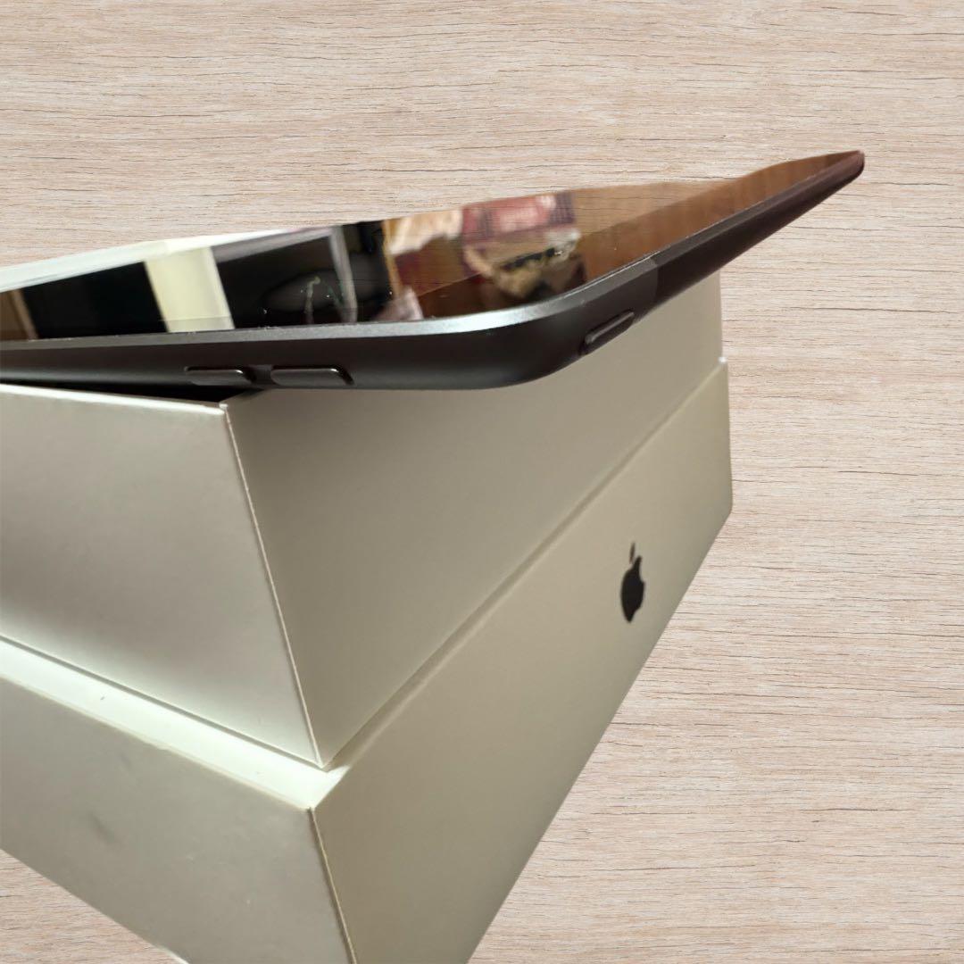 iPad 第8世代 32GB スペースグレー Wi-Fi + Cellular