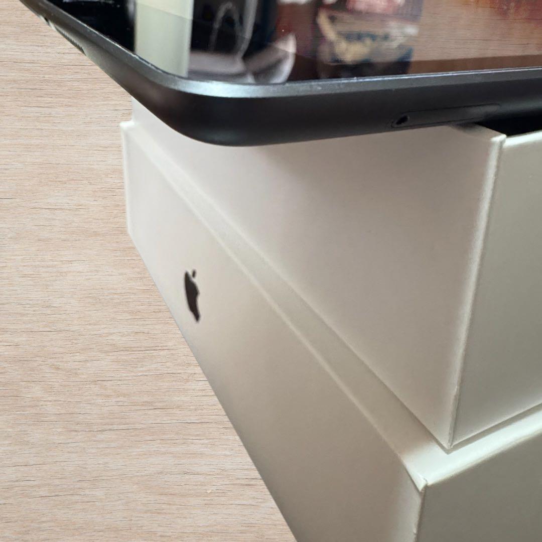 iPad 第8世代 32GB スペースグレー Wi-Fi + Cellular