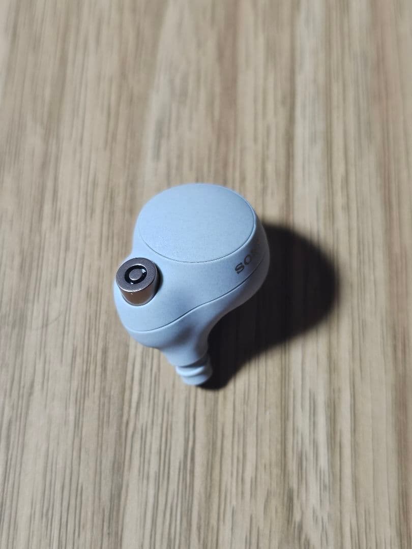 移転セール！　ケース、イヤホンバッテリー新品　wf-1000xm4 シルバー