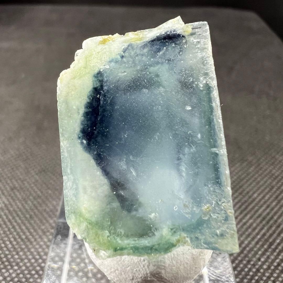 内モンゴル産　ライトグリーン　パープルゾーニングフローライト