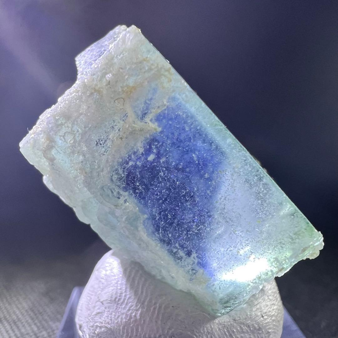 内モンゴル産　ライトグリーン　パープルゾーニングフローライト