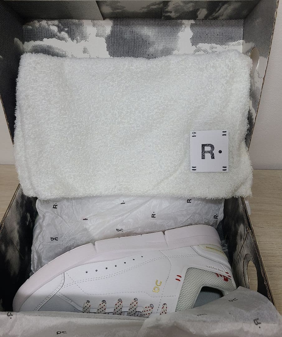 On オン THE ROGER Centre Court JP　日本web 限定