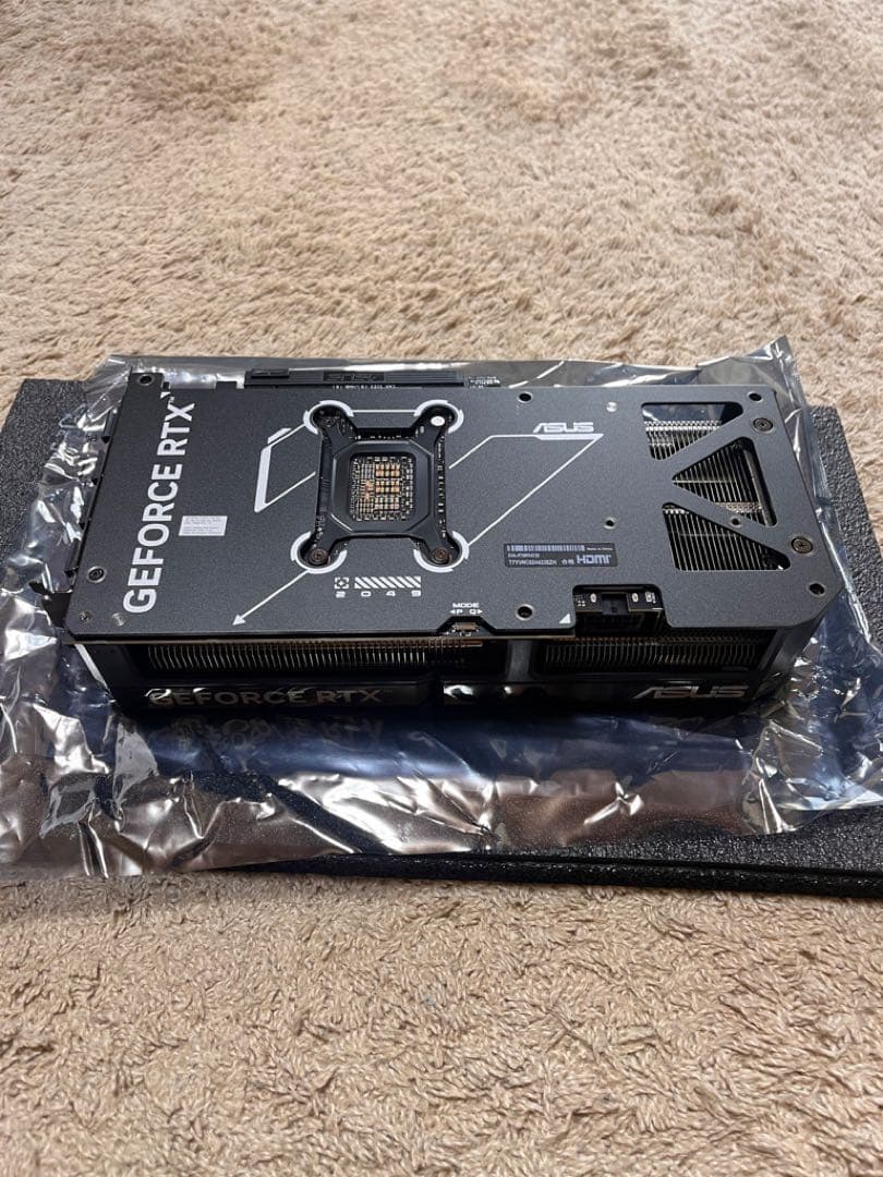 ASUS グラフィックボード RTX5070-012G 未使用