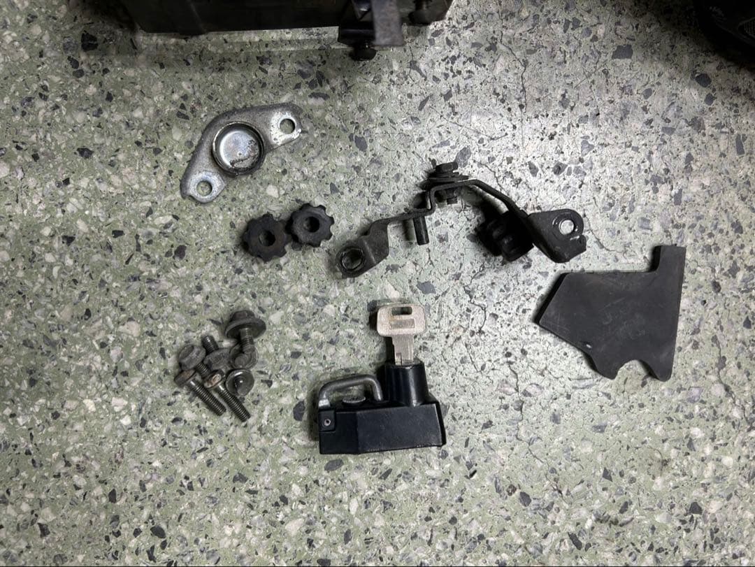 ヤマハ SR400 1JR 純正エアクリーナーBOX バッテリーケース