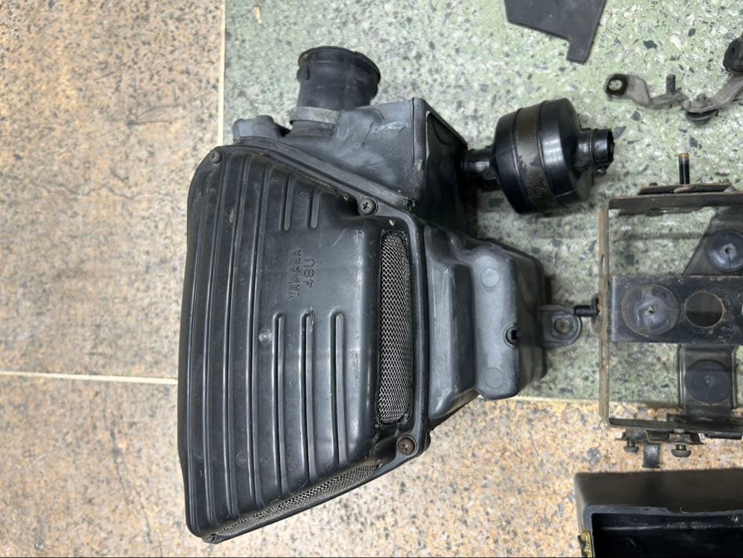 ヤマハ SR400 1JR 純正エアクリーナーBOX バッテリーケース