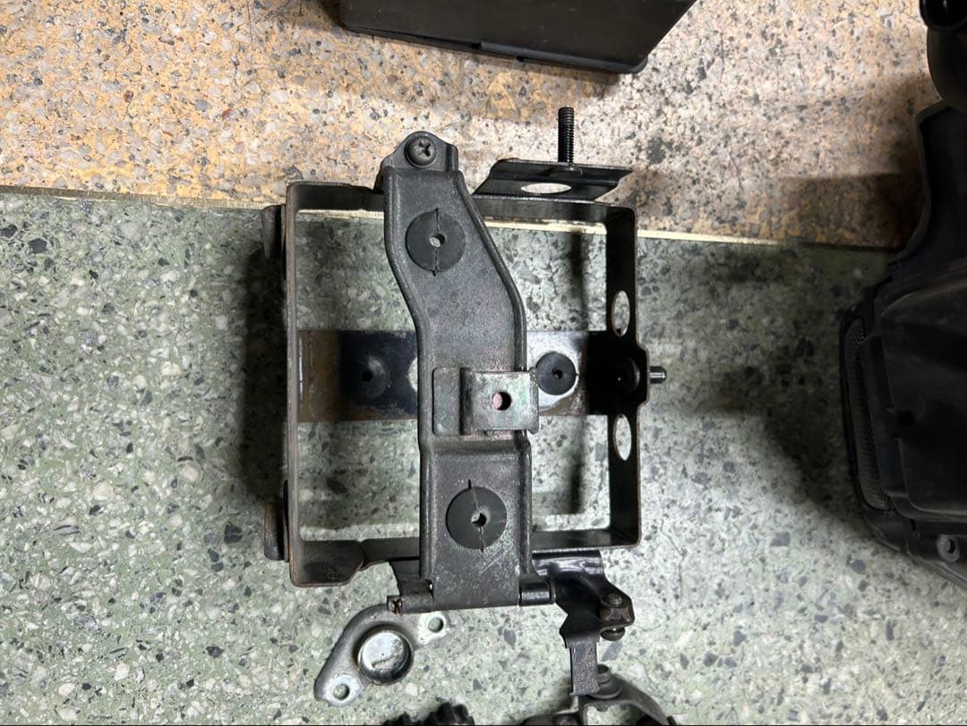 ヤマハ SR400 1JR 純正エアクリーナーBOX バッテリーケース