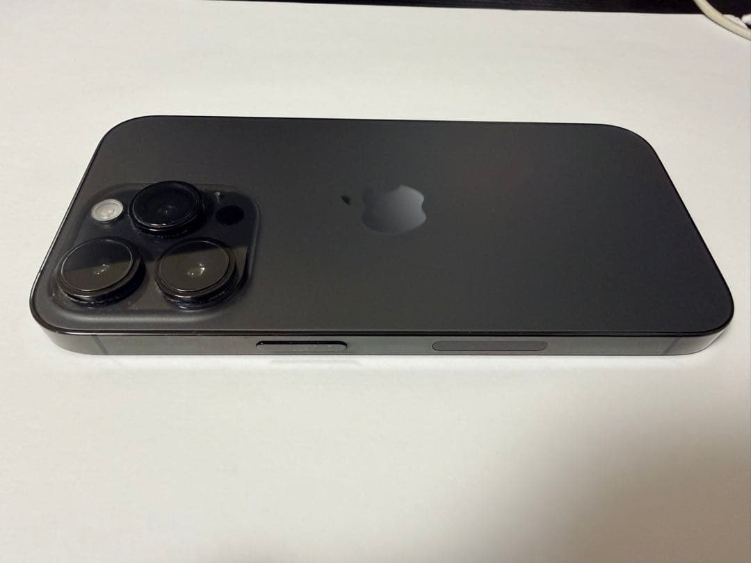 セ*ク様 【海外版のためシャッター音なし】iPhone 14 Pro