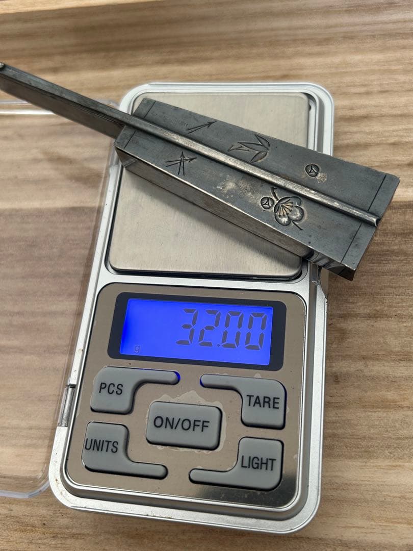 銀製　扇子型　楊枝入れ细工　梅　紅葉32g