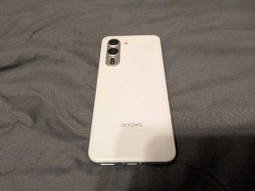 【美品】arrows Alpha ホワイト 12/512GB 充電11回