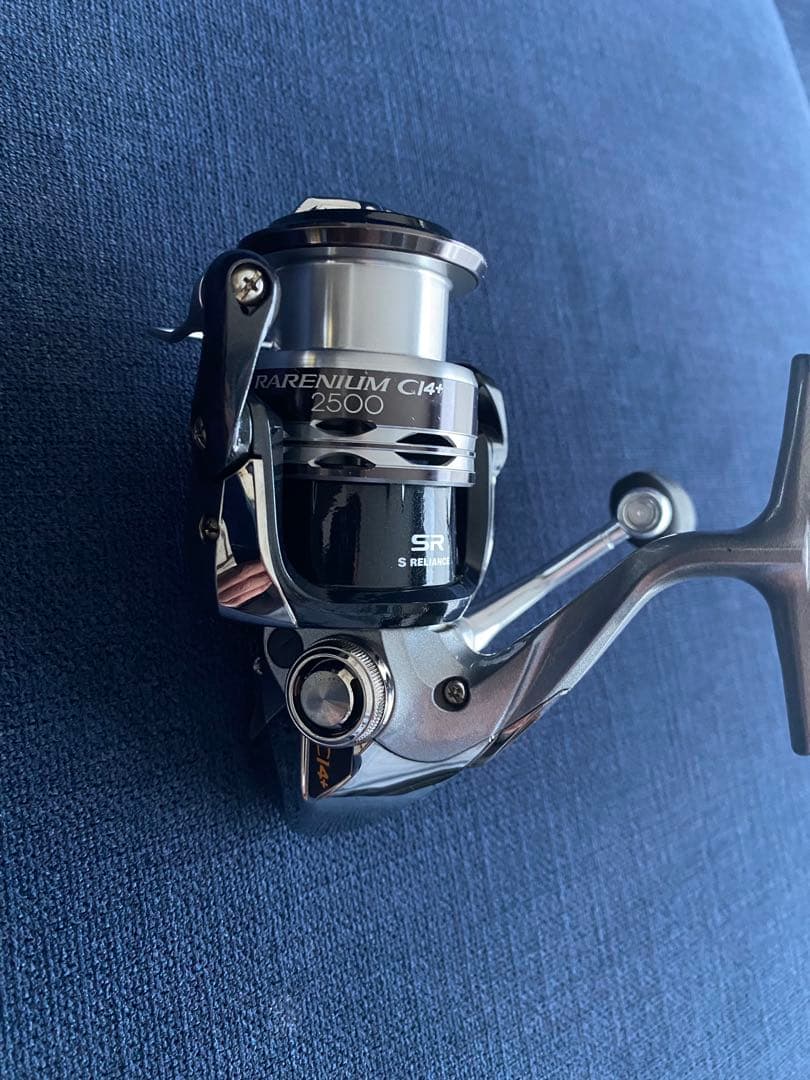 RARENIUM CI4+ 2500 スピニングリール