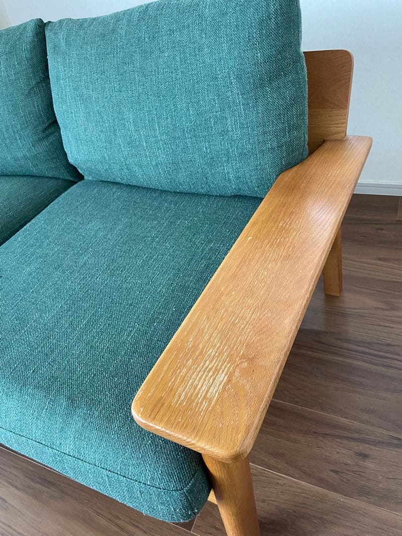 グリーンの2~3人掛けソファ