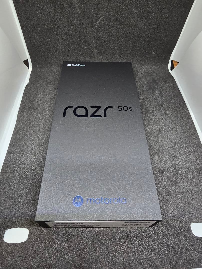 【新品】motorola razr 50s サンドクリーム SIMフリー　本体