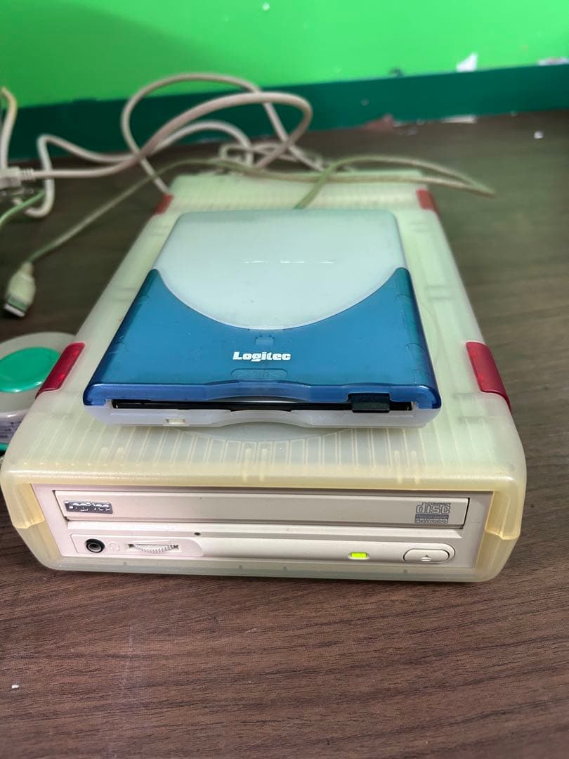 レアな商品The iMac G3 (Slot Loading)