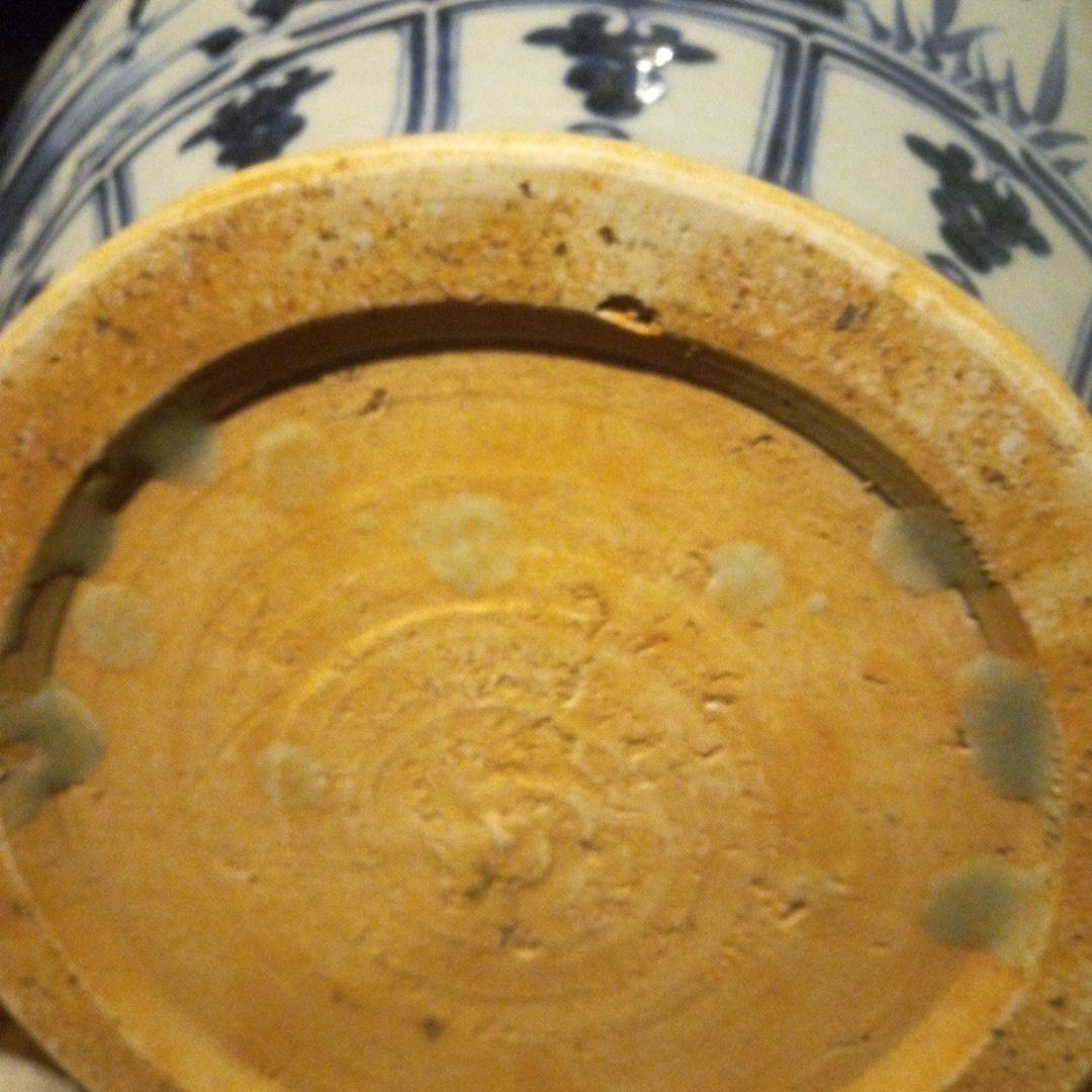 中国陶磁器　元染付　青白磁の陶器 壺 狩猟デザイン