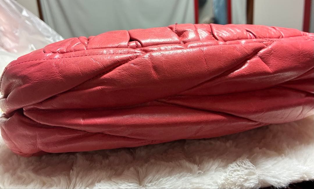 MIU MIU ピンク マトラッショルダーバッグ 2WAY