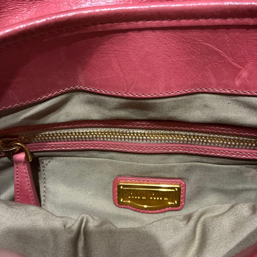 MIU MIU ピンク マトラッショルダーバッグ 2WAY