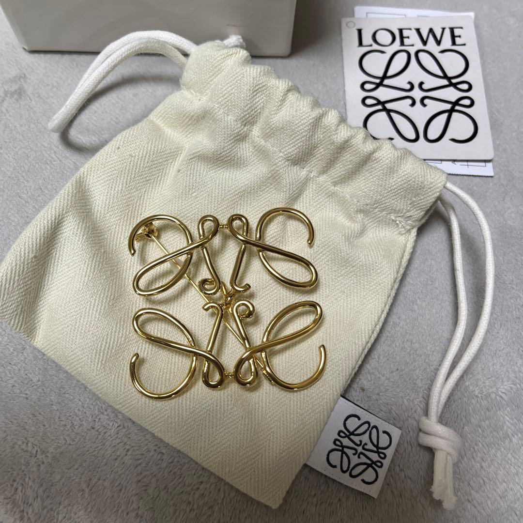 ロエベ　ブローチ　ゴールド