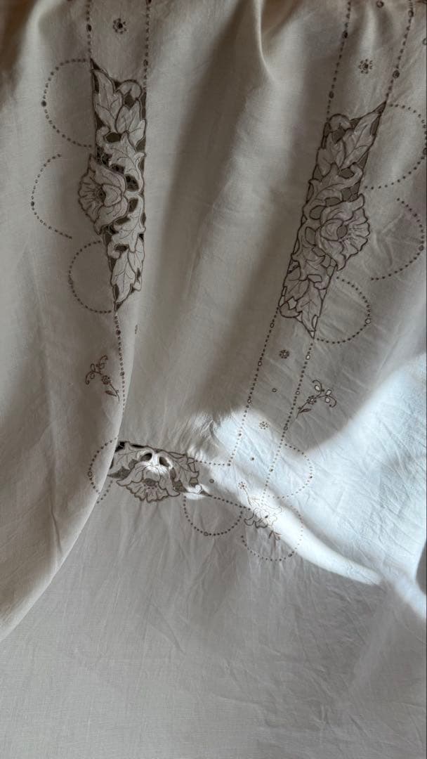 SALE❣️アンティークஐ花柄刺繍の大判クロスஐフランスお買い得