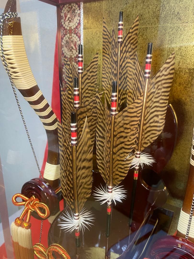 東京久月　家紋と名入付破魔弓・吉祥シリーズ・間口約３８×奥行約３０×高さ約７９㎝