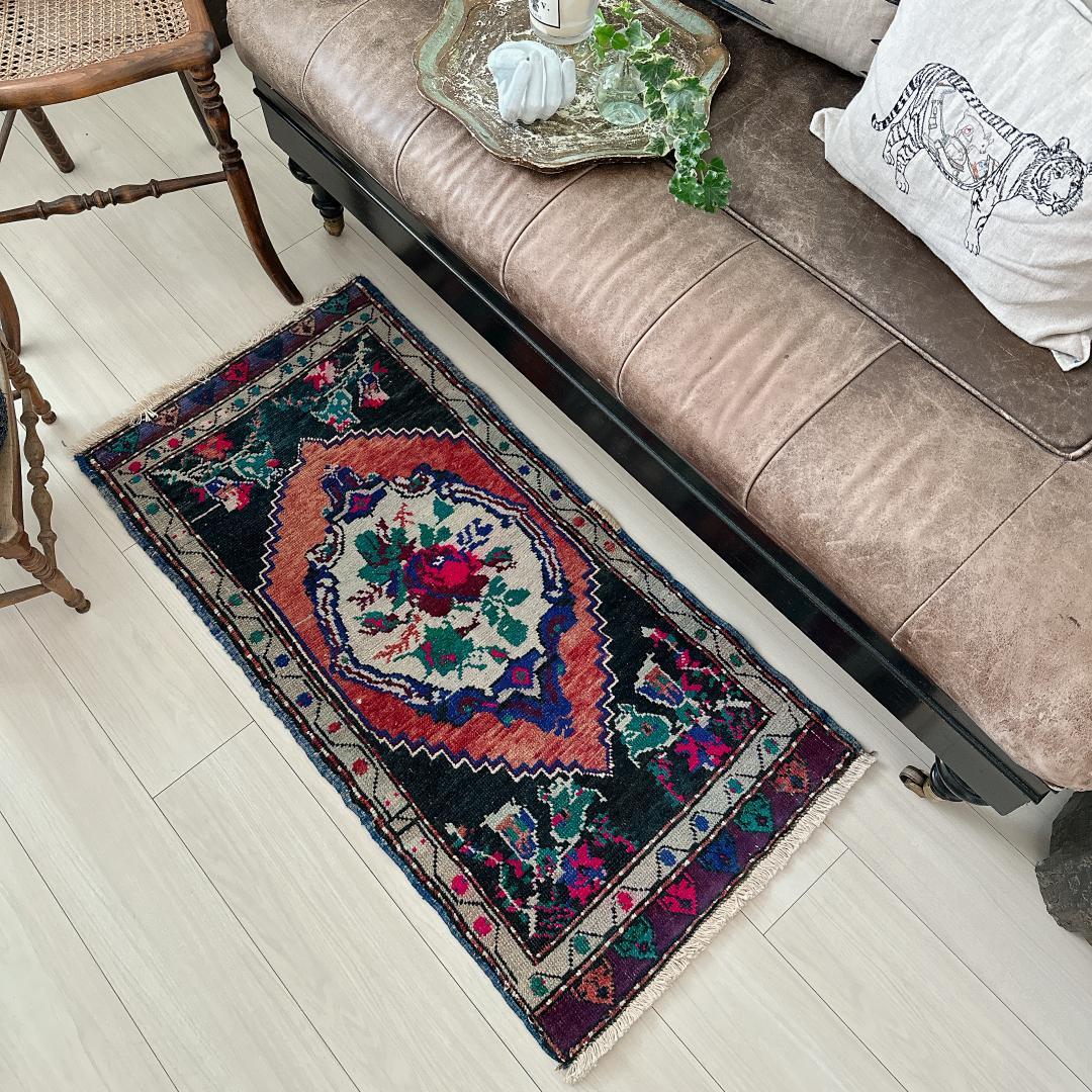 トルコ ヴィンテージラグ A48人気柄 レア マゼンタピンク グリーン ネイビー