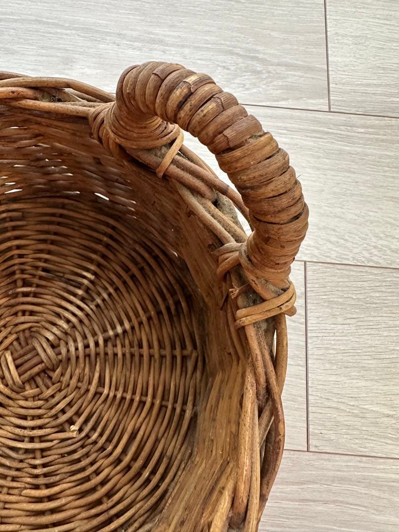 アンティークかごカゴ　バスケット　ヴィンテージ　ナチュラル　インテリア