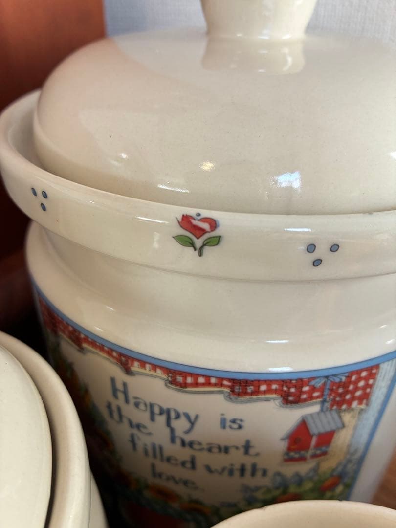 カントリー調　陶器キャニスター 4点セット