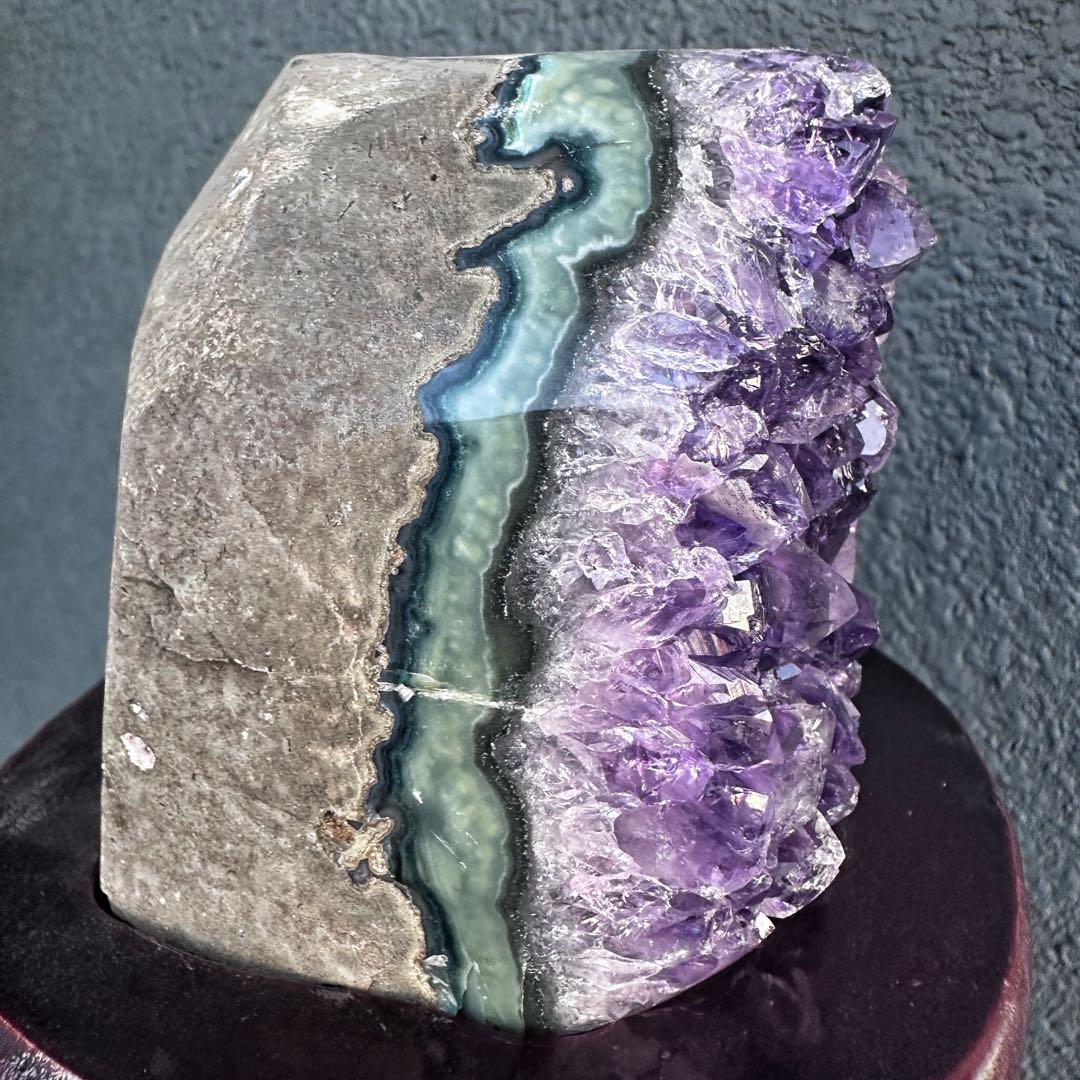 濃紫の煌めきウルグアイ産☆キラキラ☆アメジストクラスターパワーストーンA1122