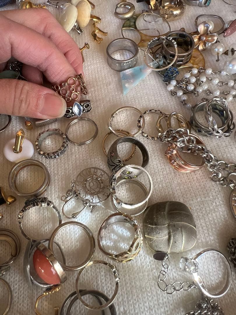 アクセサリー、装飾品まとめ売り。2.2kgお得