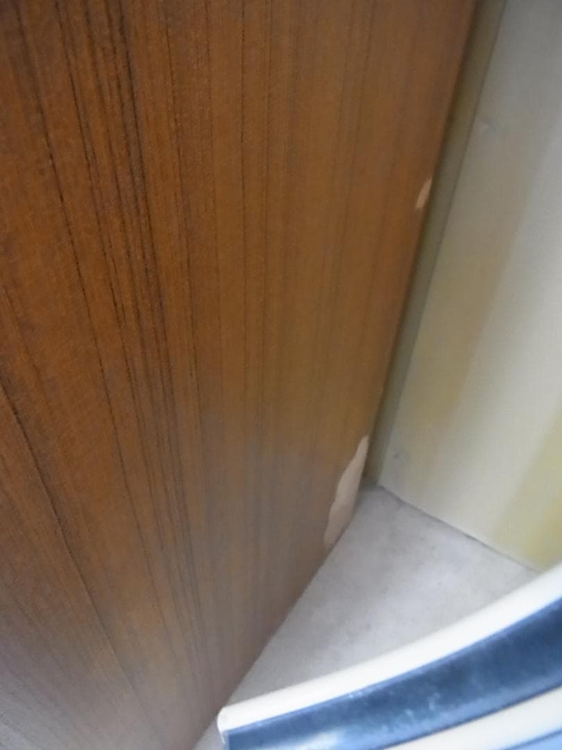 レトロポップ　食器棚　ダブルアーチ窓　木目調　傷や汚れあり