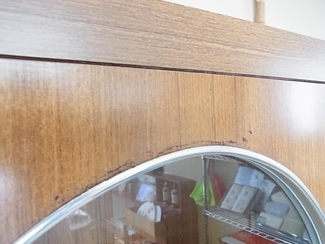 レトロポップ　食器棚　ダブルアーチ窓　木目調　傷や汚れあり