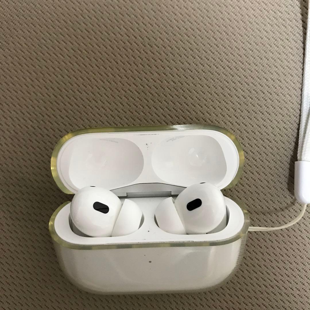 AirPods本体 ストラップ付き ホワイト（箱付き）