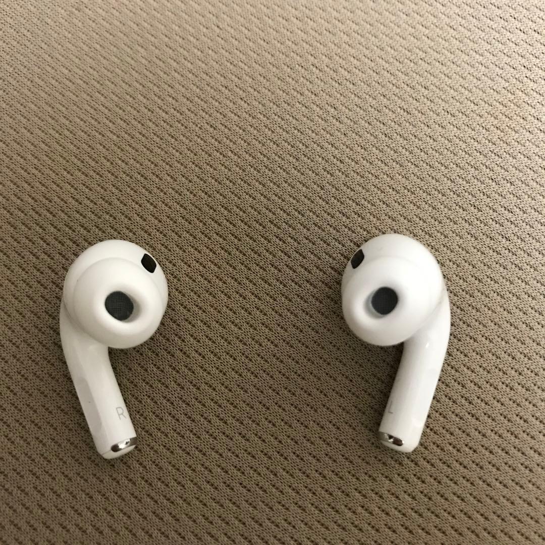 AirPods本体 ストラップ付き ホワイト（箱付き）