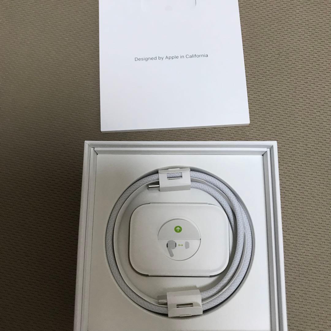 AirPods本体 ストラップ付き ホワイト（箱付き）