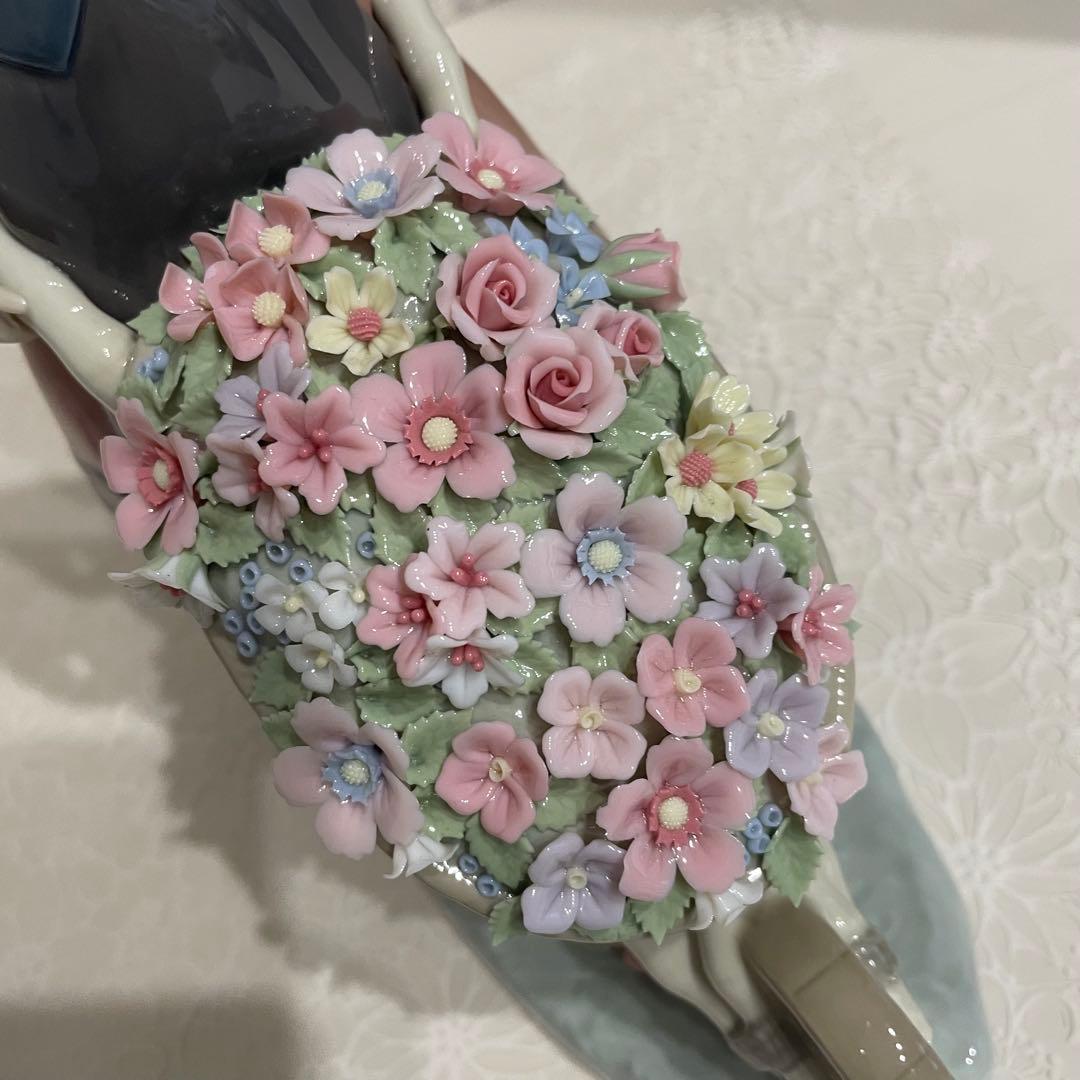 リヤドロ　LLADRO 花屋の姉妹シリーズ　[花集め] [花車を押す少女]