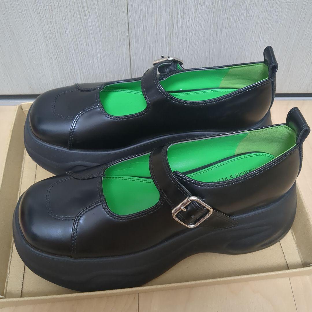 ショートセンテンス チャールズ＆キース／メリージェーンシューズ