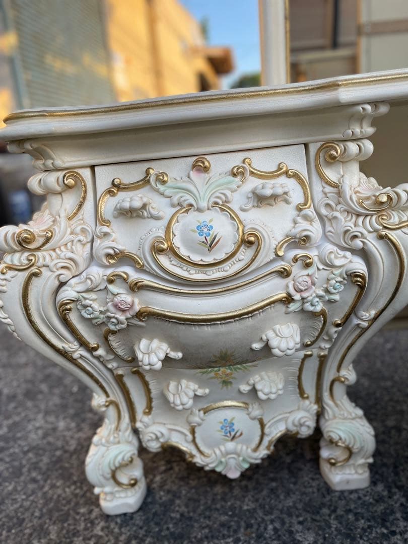 アンティーク調　デザインドレッサー　イスセット　西洋風　中古品