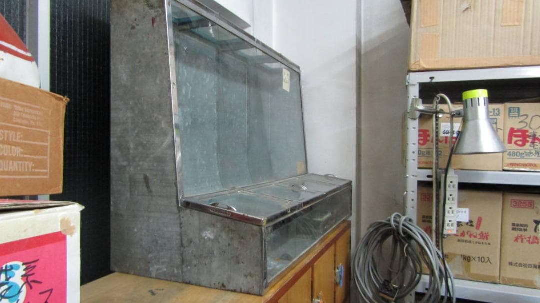 昔のお菓子屋さんのガラス什器 横90cm奥行36cm高さ60cm