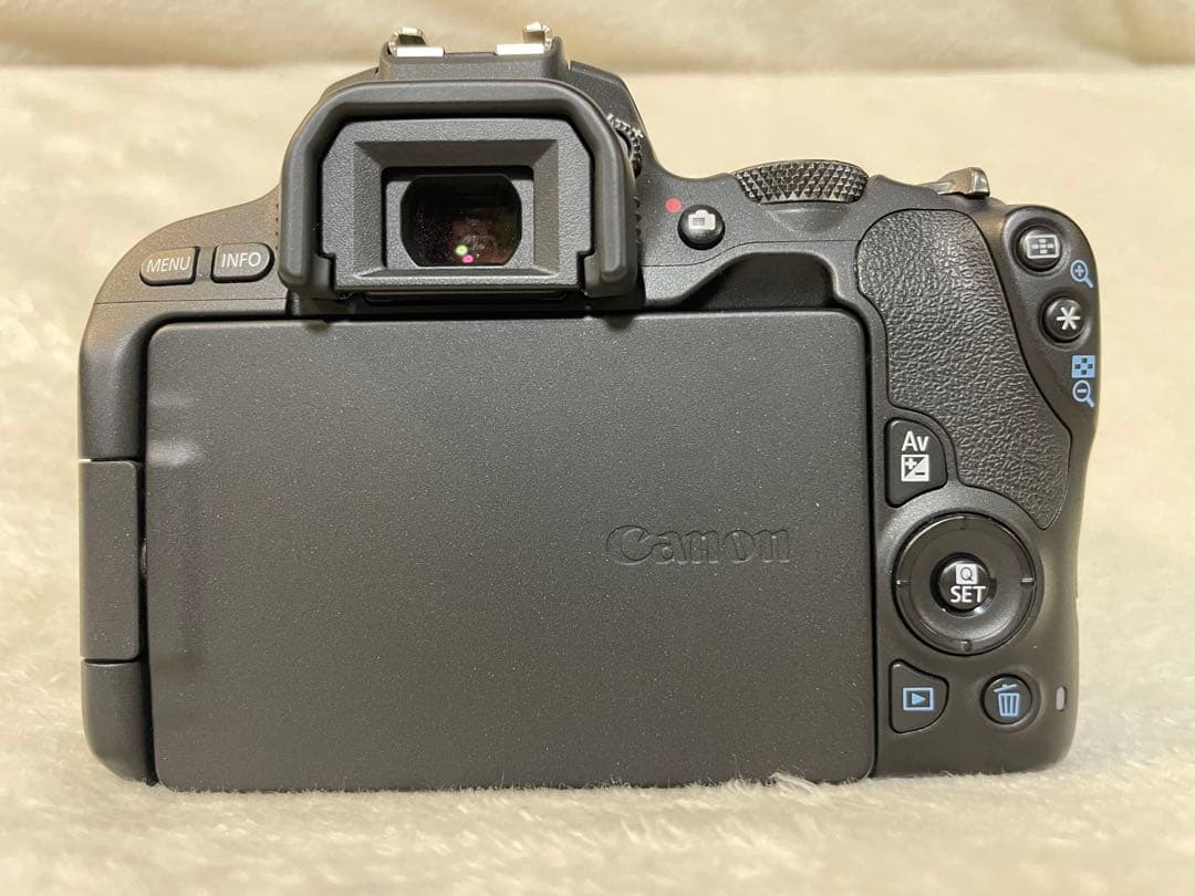 【める】Canon EOS Kiss X9ダブルレンズセット