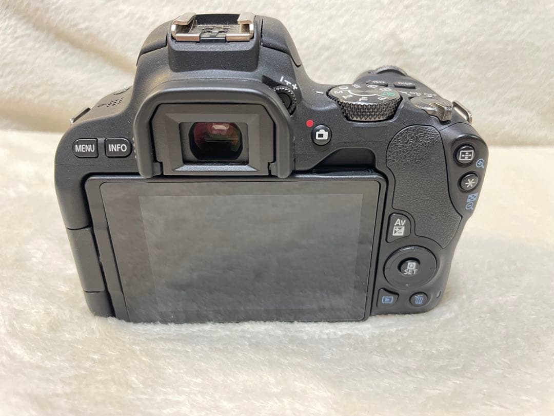 【める】Canon EOS Kiss X9ダブルレンズセット