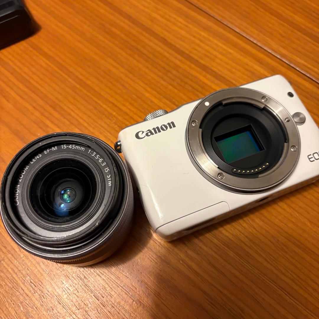 CANON キヤノンEOS M10 ホワイト Wi-Fi機能搭載 レンズキット