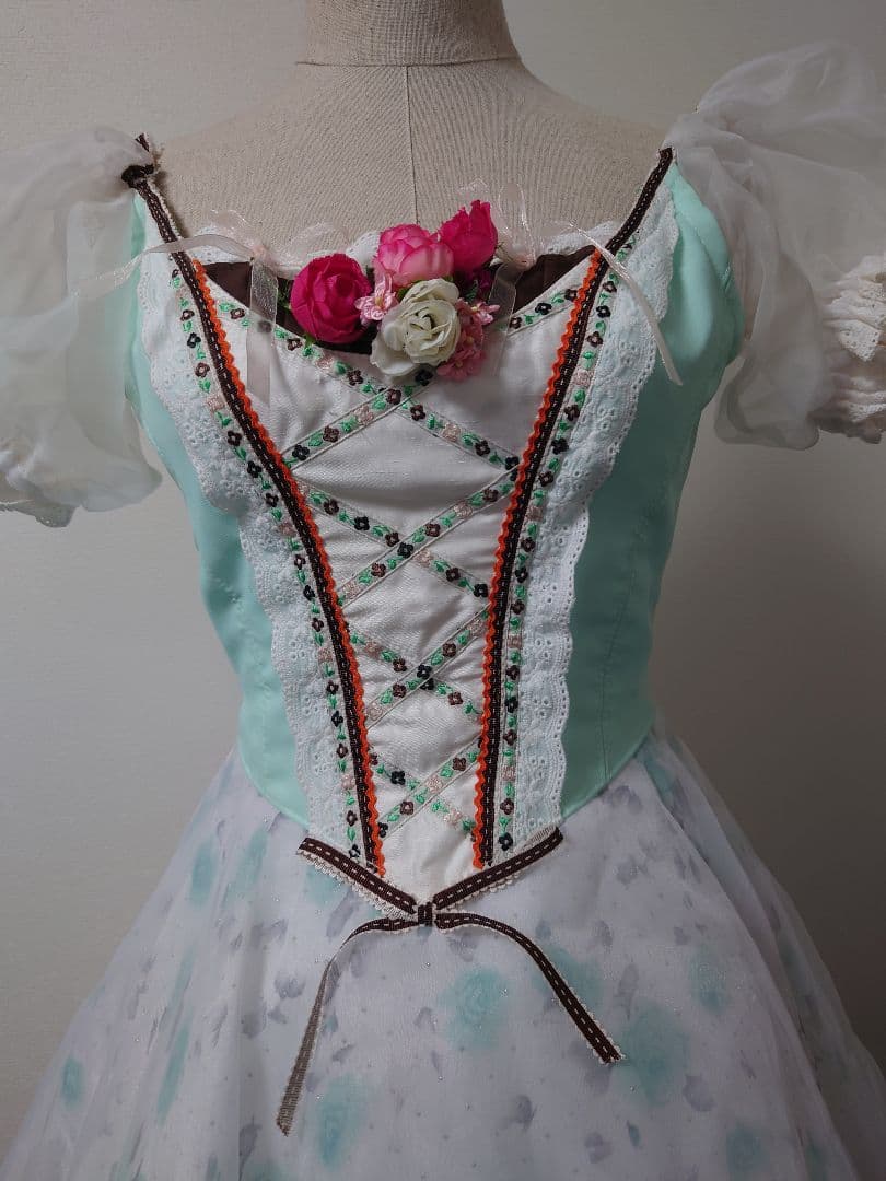 バレエ衣裳　コスチューム　白×ミントグリン:ジゼル/リーズ/コッペリア美品