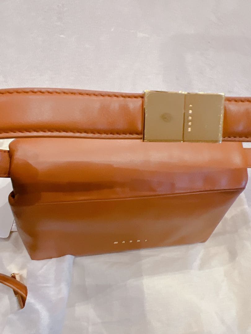 MARNIレザー　ショルダーバッグ　パテッド