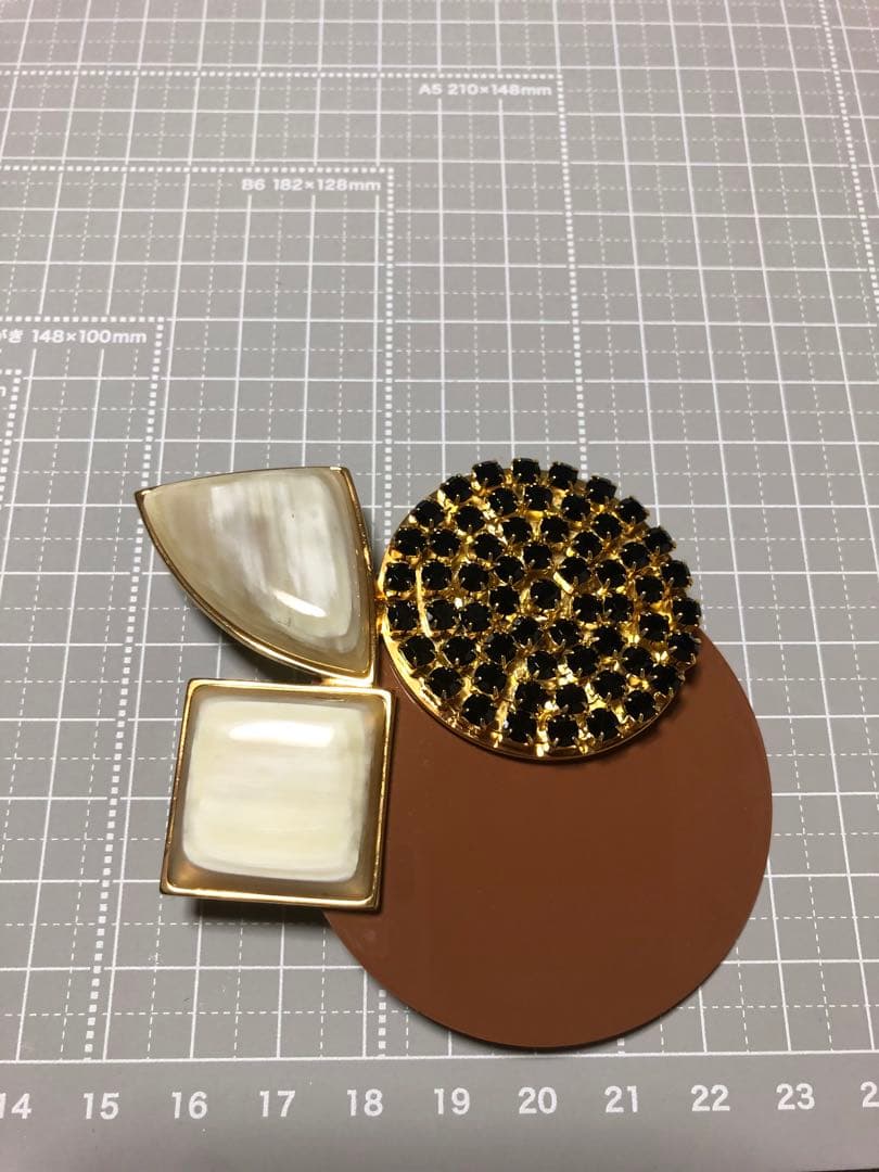 MARNI 幾何学的デザイン ブローチ