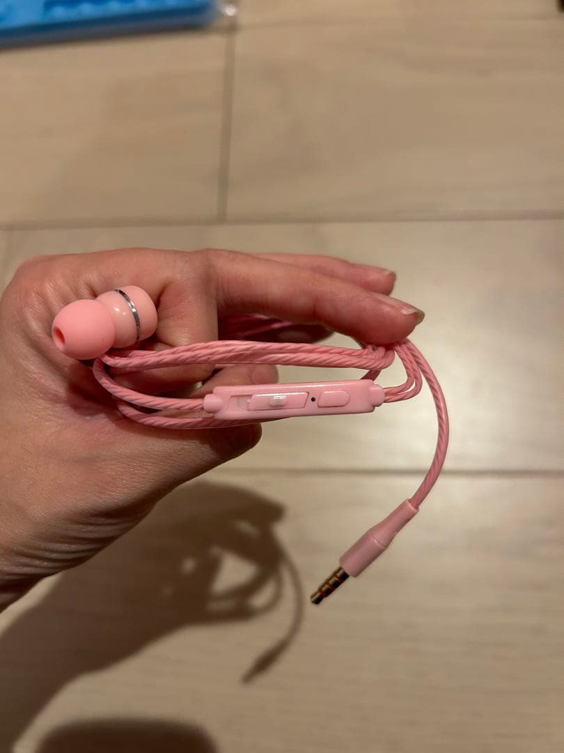 ❤️ラスト１点❤️ イヤホン 重低音 ステレオイヤフォン 軽量 快適 耐久性良い