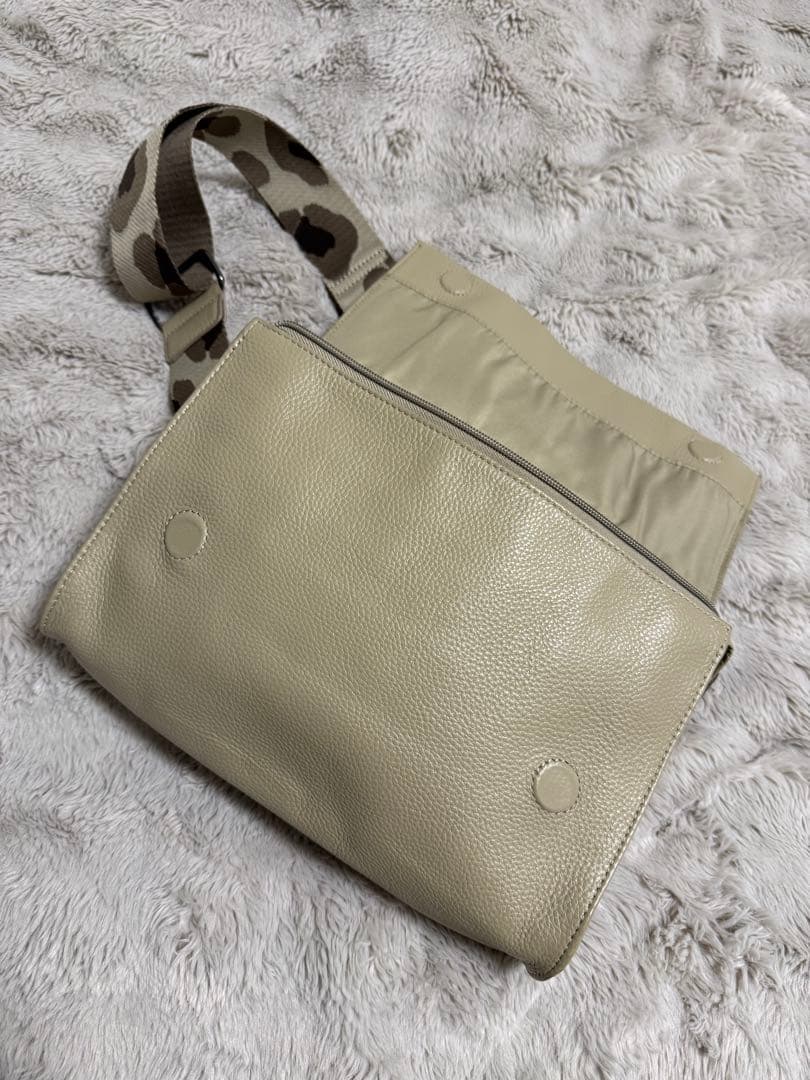 最終お値下げ★アニマルベージュ★イアパピオネ★柄テープボディバッグ