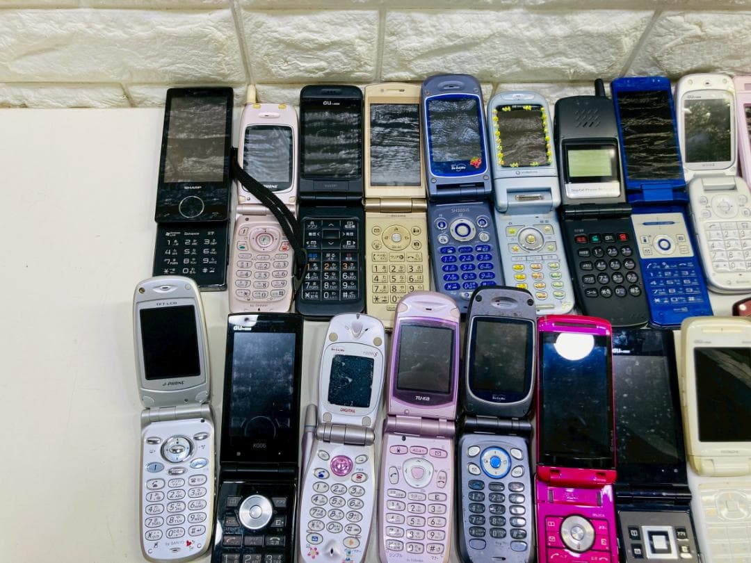 90Z 携帯電話 ガラケー 動作未確認品 修理パーツ取り/コレクション用