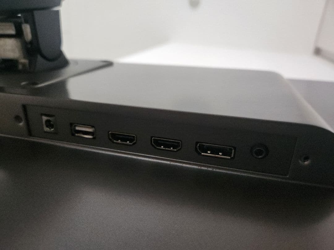 32インチ WQHD 165Hz 金属筐体 IPS 広色域 縦回転 スピーカー